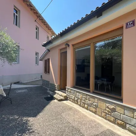 Spatial Center With Parking