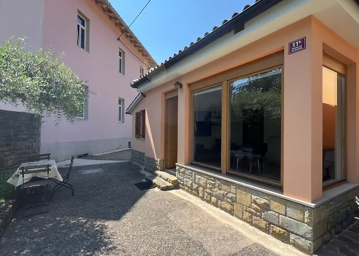 Spatial Center With Parking